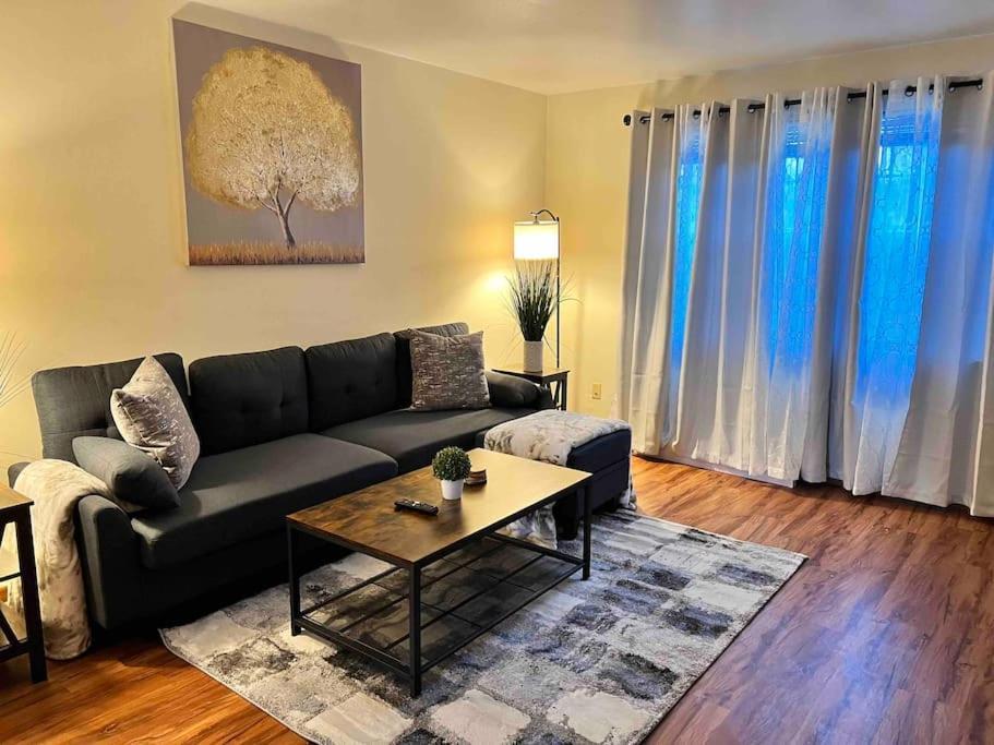 Beautiful 2Br Apartment. Black-Out Curtains พีโอเรีย ภายนอก รูปภาพ