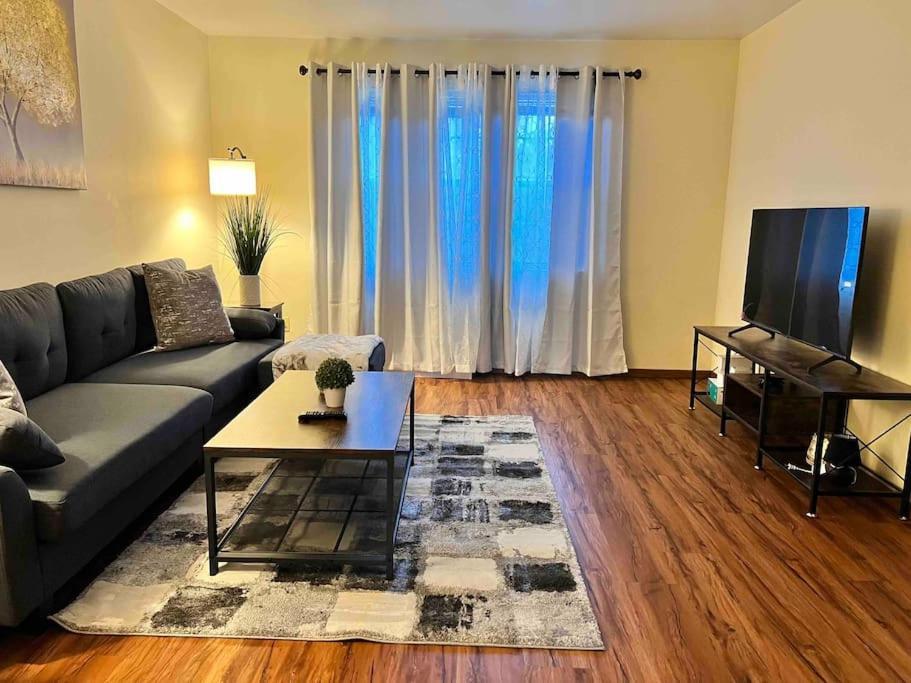 Beautiful 2Br Apartment. Black-Out Curtains พีโอเรีย ภายนอก รูปภาพ