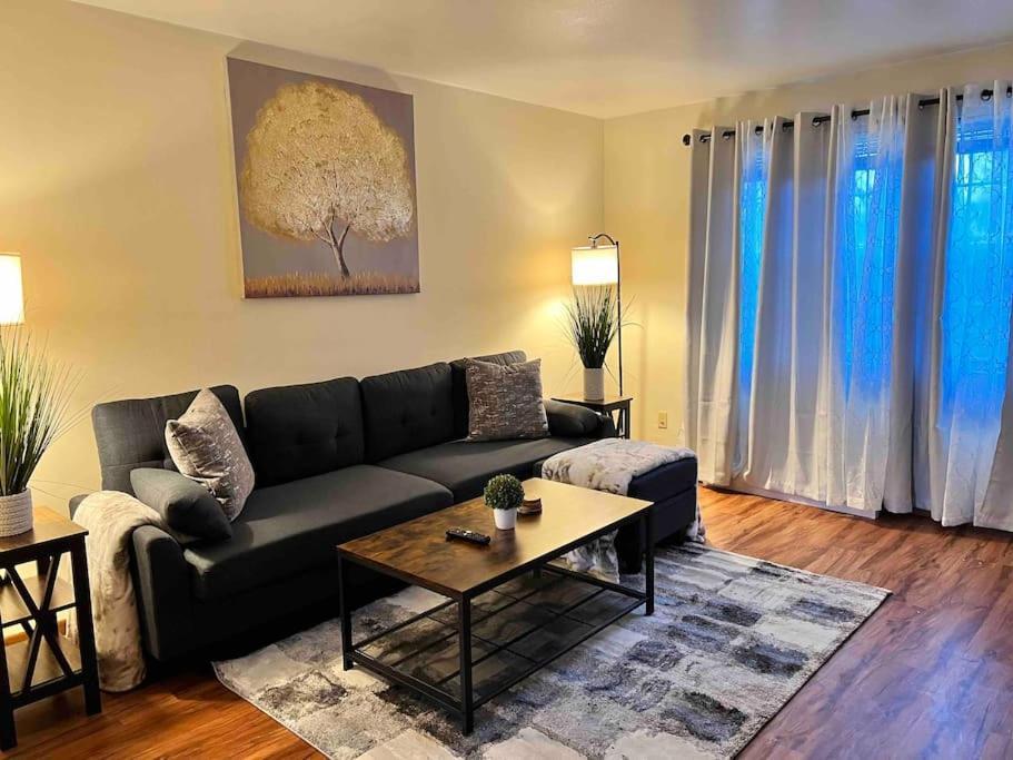 Beautiful 2Br Apartment. Black-Out Curtains พีโอเรีย ภายนอก รูปภาพ